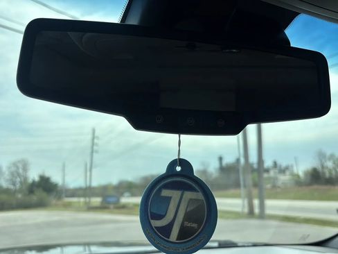 Used 2018 Chevrolet Suburban LT image 35