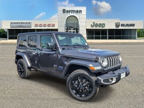 Used 2025 Jeep Wrangler Unlimited Sahara w/ Safety Group AWD/4WD image 2