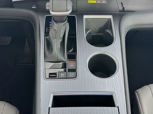 Used 2025 Toyota Sienna XLE FWD image 38