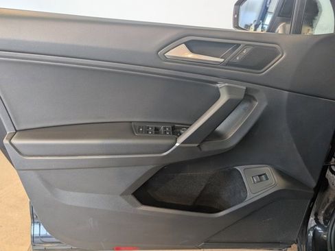 Used 2020 Volkswagen Tiguan SEL image 11