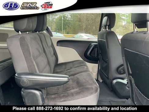 Used 2018 Dodge Grand Caravan SE w/ UConnect Hands-Free Group image 13