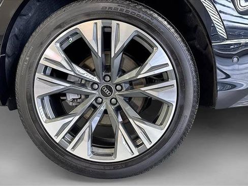 Used 2025 Audi Q8 Premium Plus w/ Premium Plus Package AWD/4WD image 30