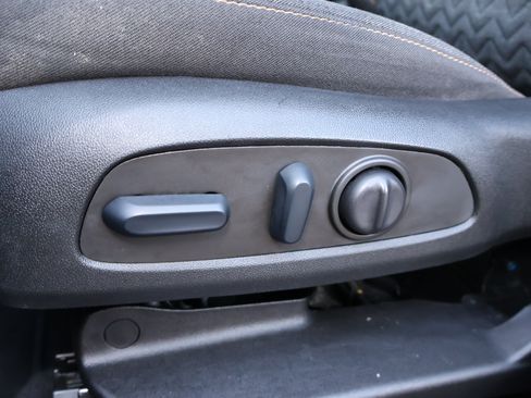 Used 2022 Chevrolet Equinox LT FWD image 10