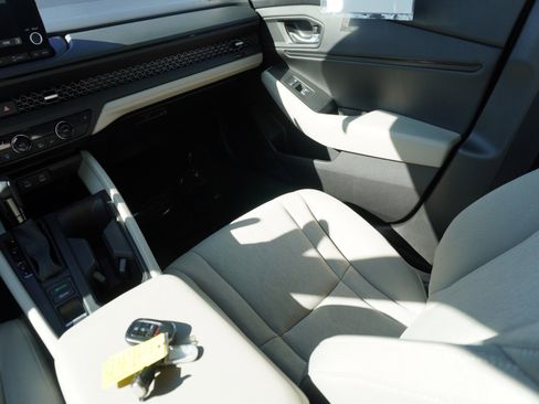 Used 2025 Honda Accord SE image 15