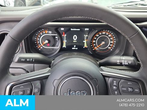 Used 2025 Jeep Gladiator Rubicon w/ Convenience Group AWD/4WD image 21