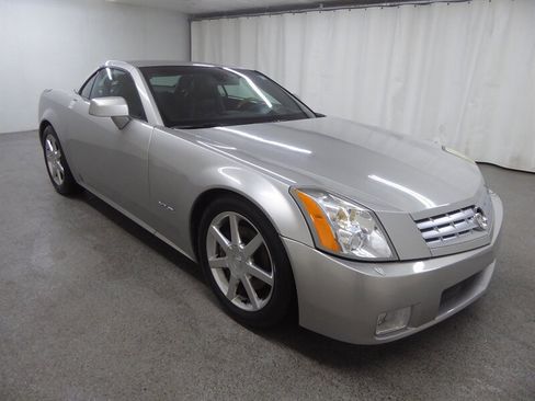 Used 2004 Cadillac XLR RWD image 9