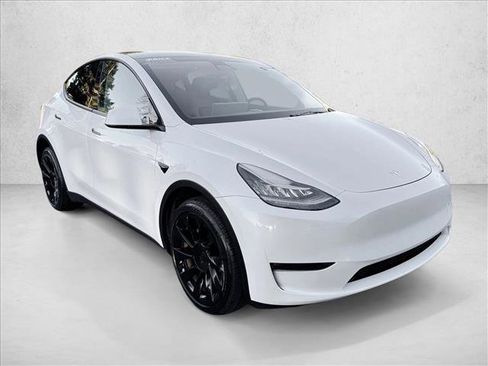 Used 2023 Tesla Model Y Long Range image 3