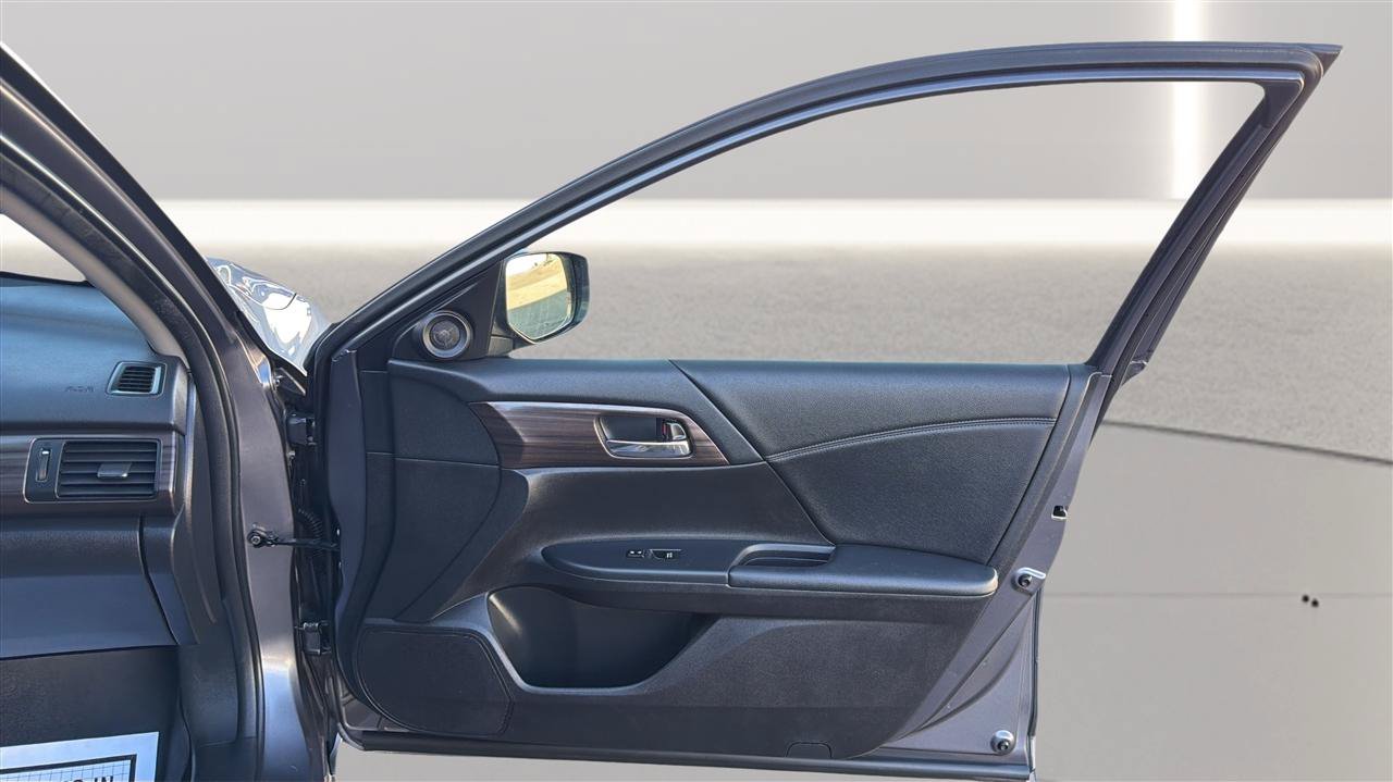 Used 2016 Honda Accord EX image 16