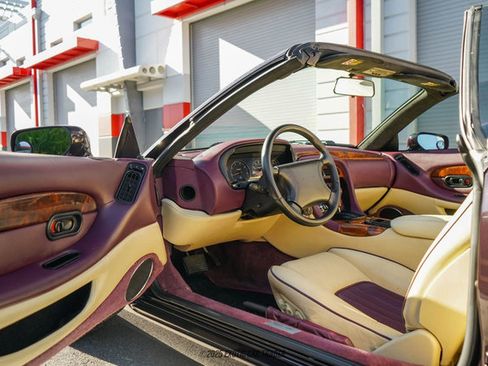 Used 1998 Aston Martin DB7 Volante image 36