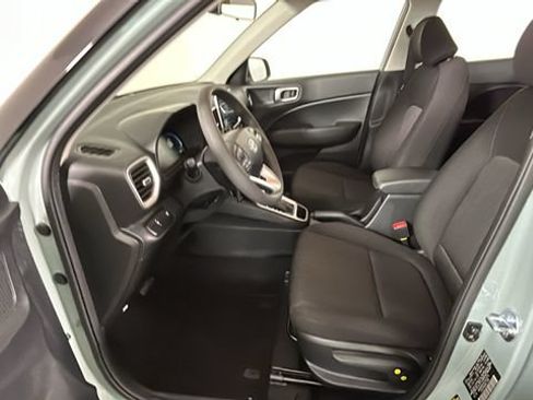 Certified 2026 Hyundai Venue SE FWD image 11
