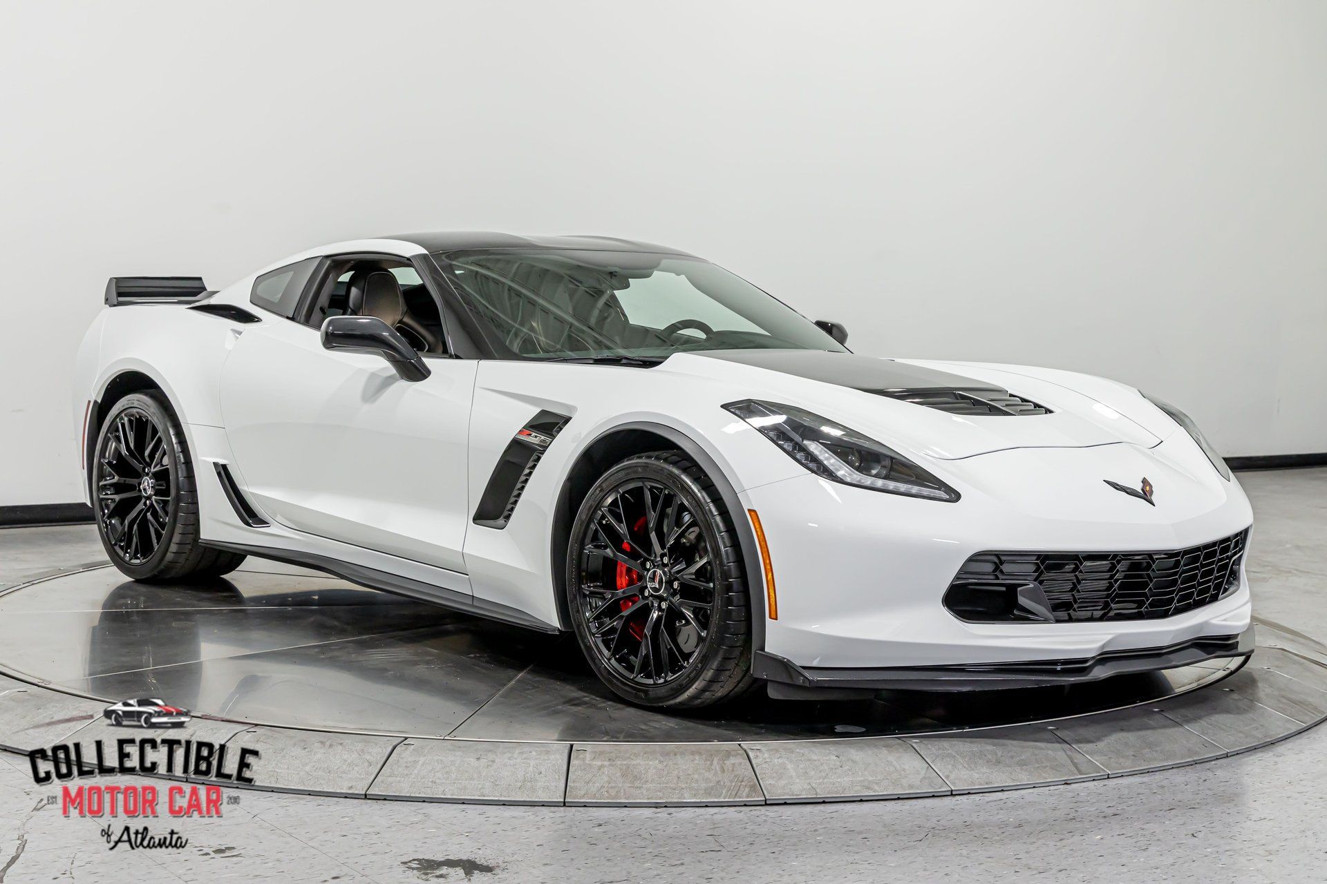 Used 2015 Chevrolet Corvette Z06 w/ 3LZ Preferred Equipment Group RWD image 28