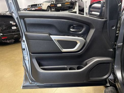 Used 2019 Nissan Titan SV AWD/4WD image 11