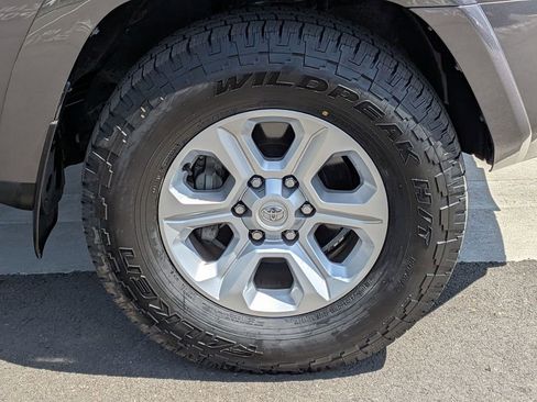 Used 2022 Toyota 4Runner SR5 Premium w/ Moonroof Package RWD image 24
