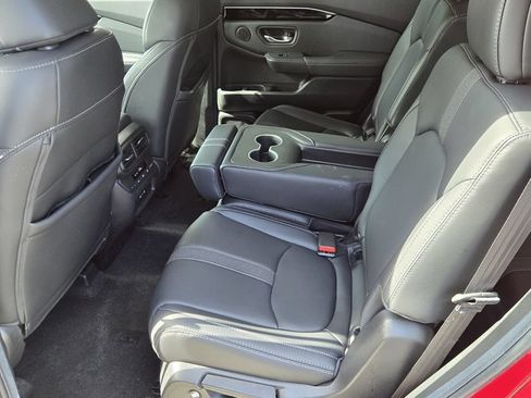 Used 2025 Honda Pilot EX-L image 11