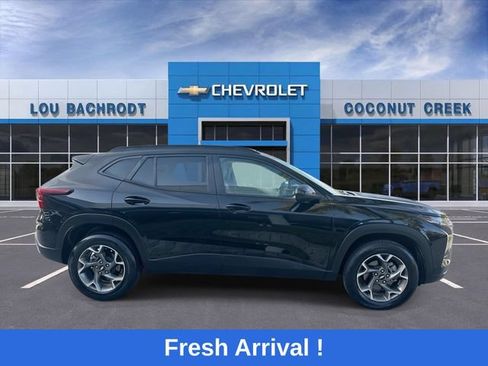 Used 2024 Chevrolet Trax LT FWD image 9