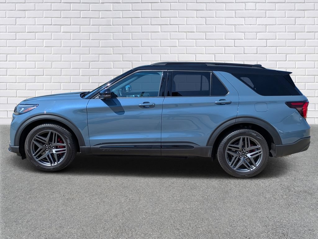 Used 2025 Ford Explorer ST AWD/4WD image 2