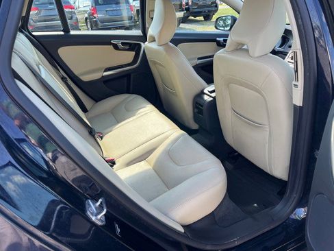 Used 2017 Volvo V60 T5 Premier w/ Convenience Package FWD image 18