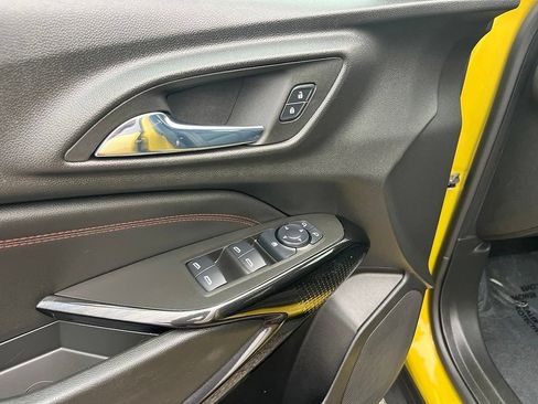 Certified 2024 Chevrolet Trax RS w/ Sunroof Package FWD image 15