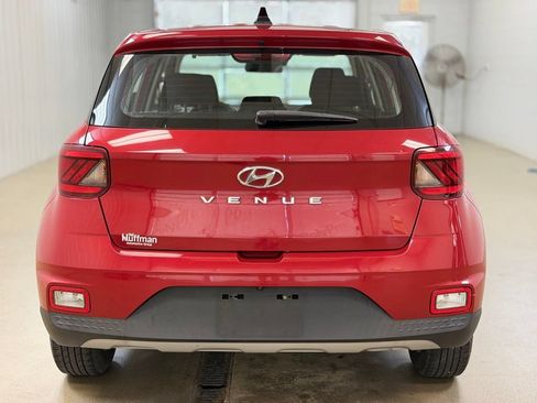 Used 2022 Hyundai Venue SE w/ Cargo Package FWD image 6