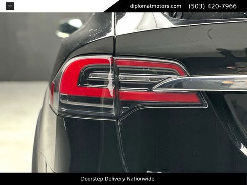 Used 2018 Tesla Model X 75D image 15