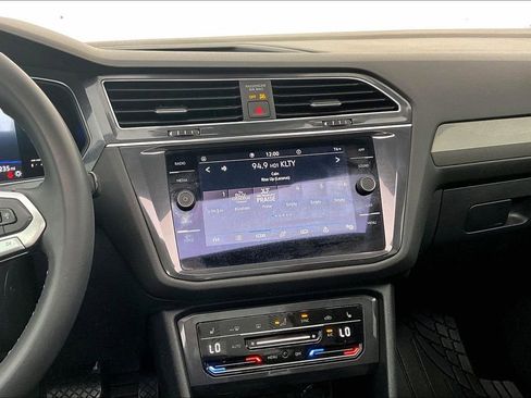 Used 2022 Volkswagen Tiguan SE image 8