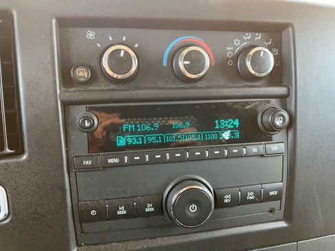 Used 2021 GMC Savana 2500 G2500 w/ Driver Convenience Package image 22