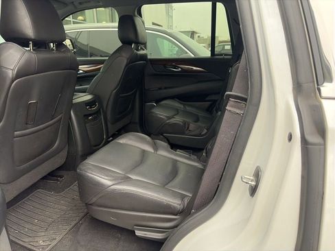 Used 2016 Cadillac Escalade Premium image 15