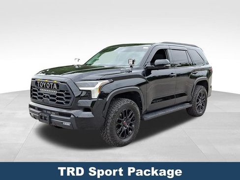 Used 2024 Toyota Sequoia SR5 w/ SR5 Premium Package AWD/4WD image 4