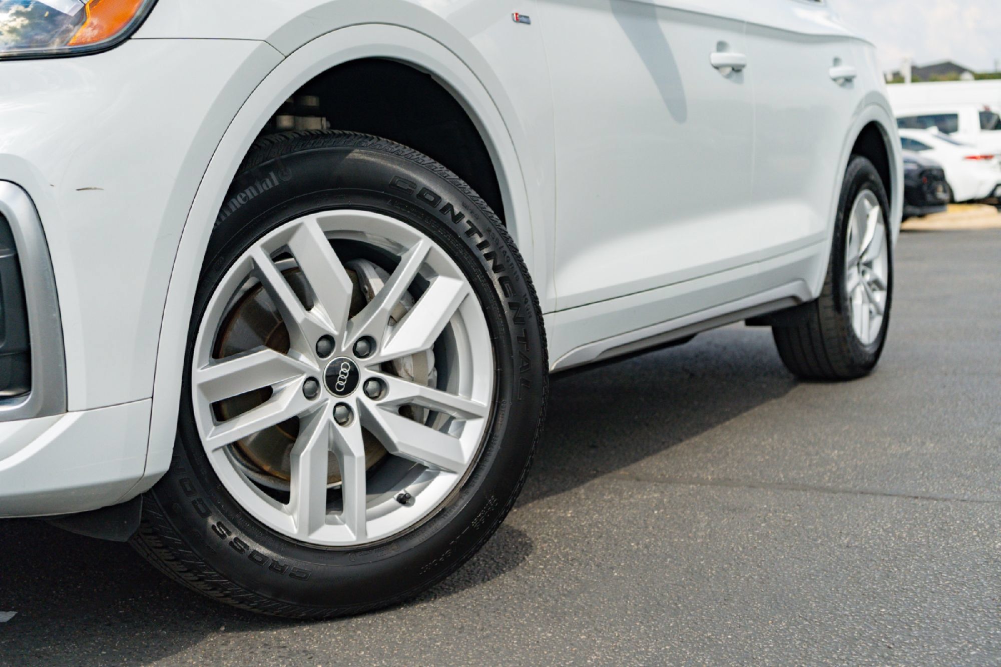 Used 2023 Audi Q5 2.0T Premium w/ Convenience Package AWD/4WD image 2