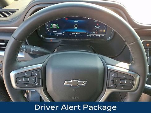 Used 2024 Chevrolet Suburban Z71 w/ Luxury Package AWD/4WD image 4