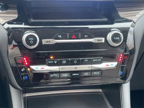 Used 2023 Ford Explorer Limited image 22