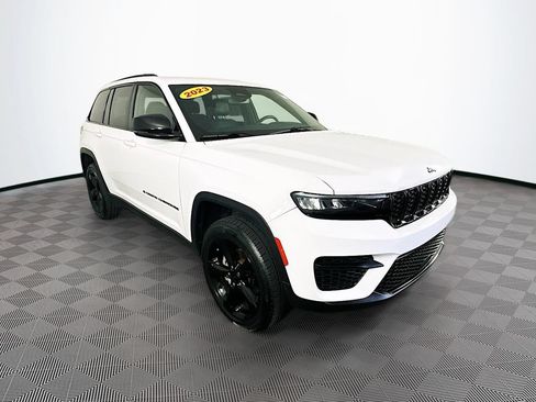 Certified 2023 Jeep Grand Cherokee Altitude AWD/4WD image 2