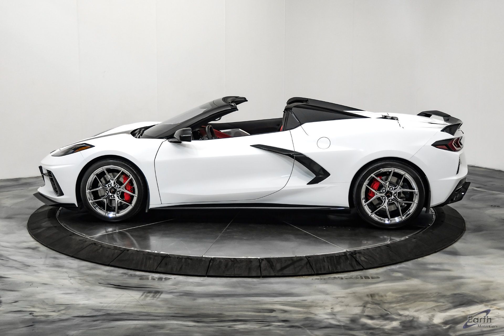 Used 2024 Chevrolet Corvette Stingray Premium Conv w/ Z51 Performance Package RWD image 8