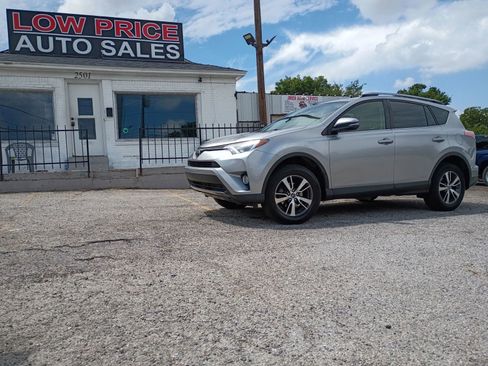 Used 2018 Toyota RAV4 XLE FWD image 1