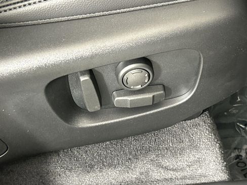 Used 2026 Land Rover Range Rover Velar Dynamic SE image 33