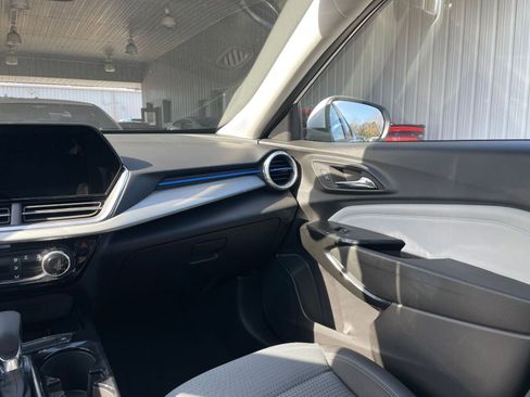Used 2025 Chevrolet Trax LT image 33