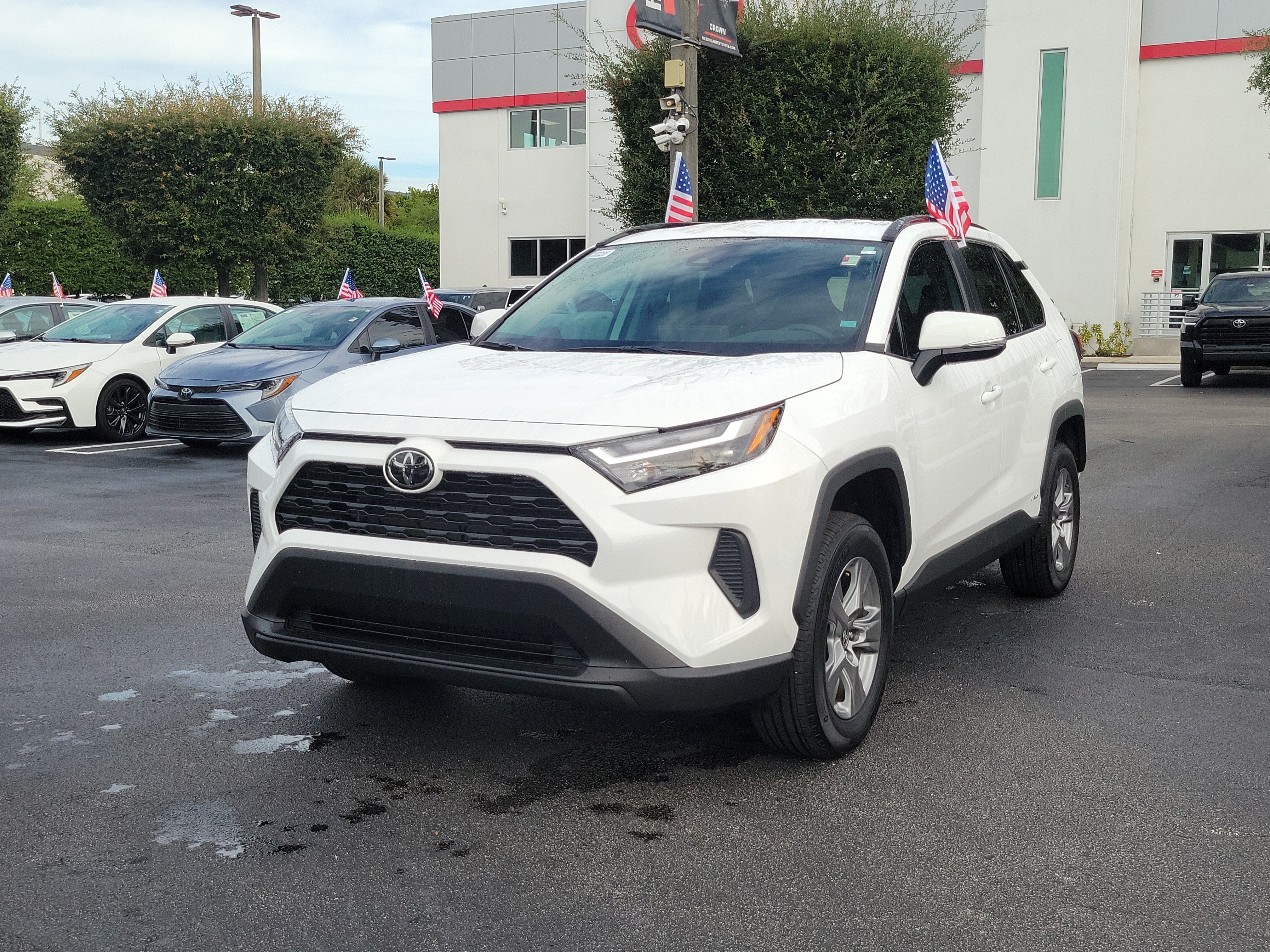 Used 2025 Toyota RAV4 XLE AWD/4WD image 5