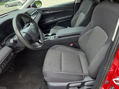 Used 2025 Toyota Camry LE FWD image 5