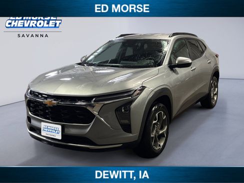 Used 2025 Chevrolet Trax LT w/ LT Convenience Package FWD image 1