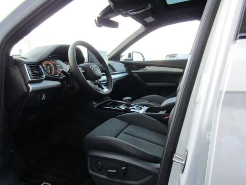 New 2024 Audi Q5 e Premium Plus image 8