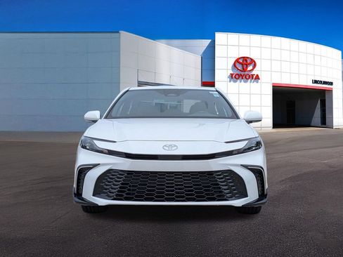 Used 2026 Toyota Camry SE FWD image 4