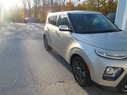 Used 2020 Kia Soul EX image 7