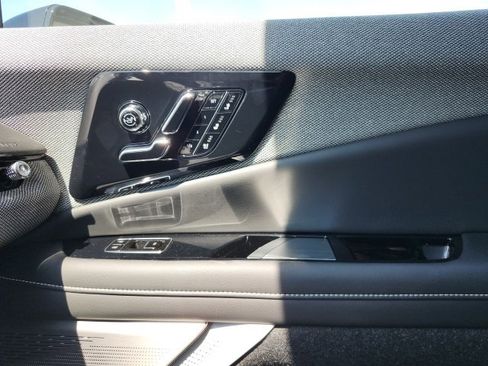 New 2025 Cadillac Optiq Luxury 2 image 38