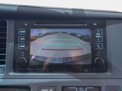 Used 2017 Toyota Sienna XLE w/ XLE Navigation Package FWD image 20