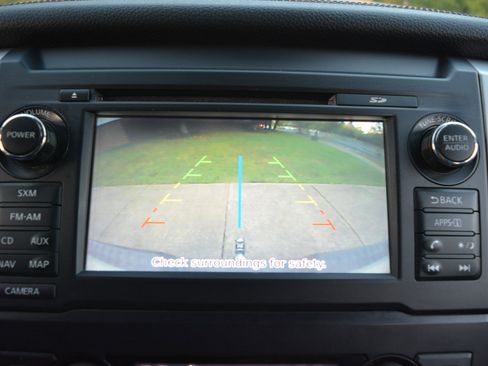 Used 2017 Nissan Titan SL image 21