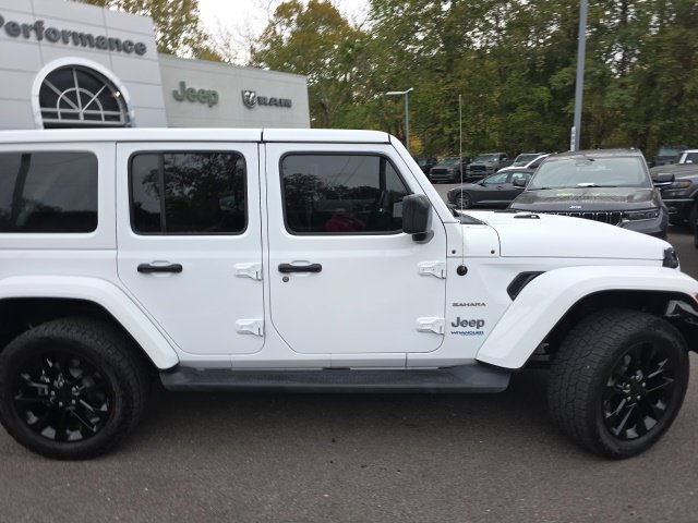 Used 2022 Jeep Wrangler Unlimited Sahara w/ Cold Weather Group AWD/4WD image 22
