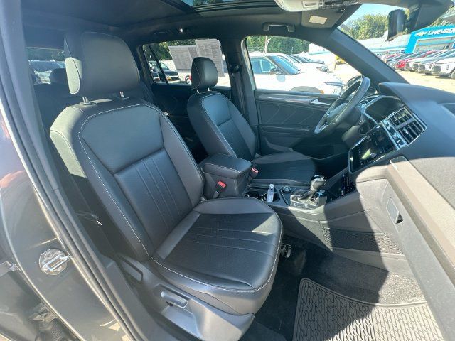 Used 2023 Volkswagen Tiguan SE R-Line AWD/4WD image 32