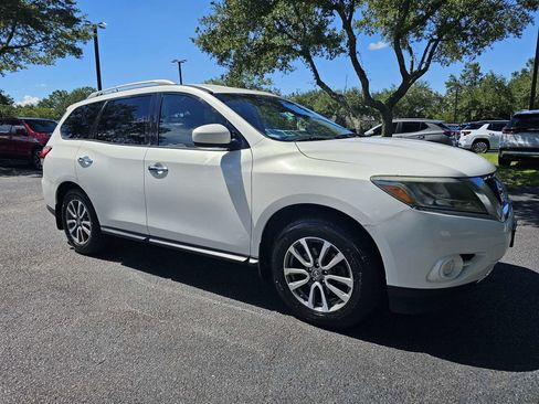 Used 2014 Nissan Pathfinder SV w/ Trailer Tow Package AWD/4WD image 2
