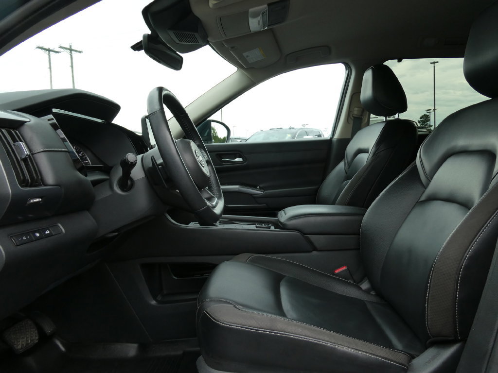 Used 2023 Nissan Pathfinder SL AWD/4WD image 24