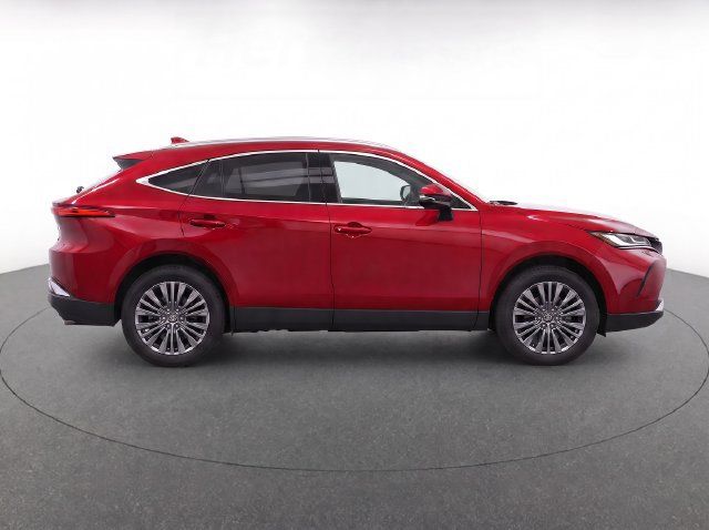 Used 2024 Toyota Venza XLE AWD/4WD image 7